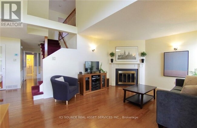 Photo du bâtiment - 732 Mooney's Bay Pl