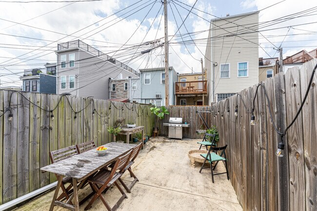 Fabulous backyard for entertaining! - 1436 Decatur St