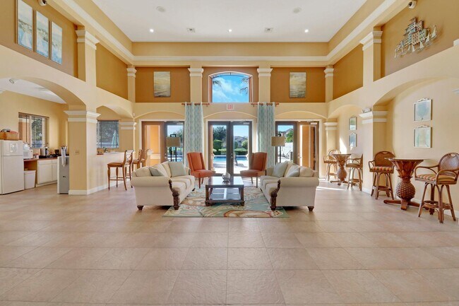 Building Photo - 261 SW Palm Dr