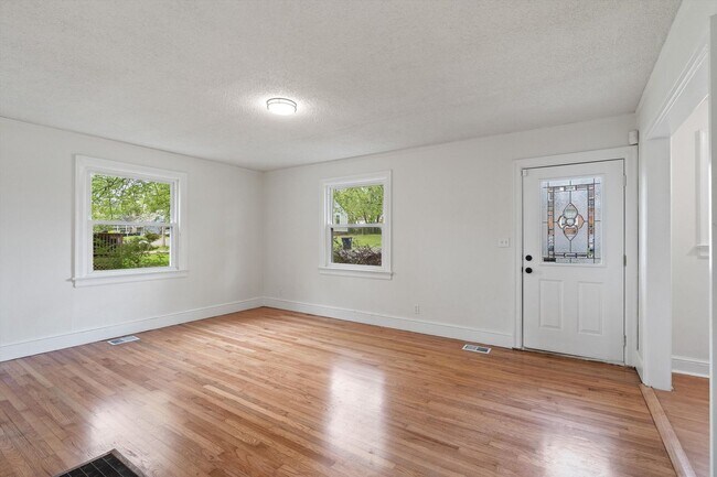 Foto del edificio - Amazing Three Bedroom Home For Rent!