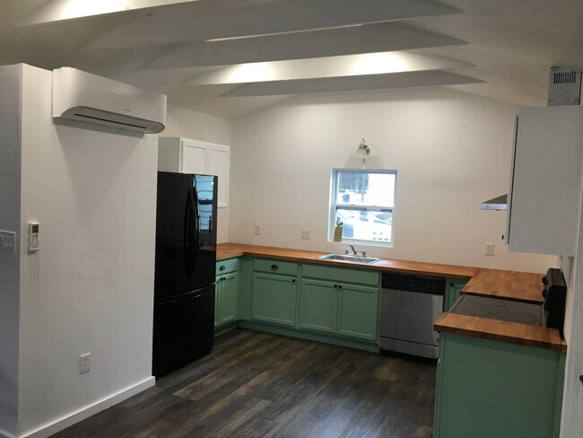 Building Photo - 220 SE 157th Ave