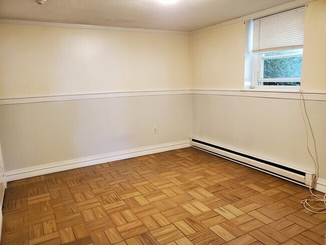 Building Photo - 27 Elmwood Park