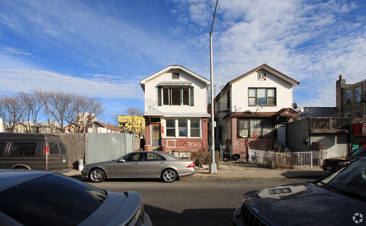 Building Photo - 3065 Brighton 3rd St