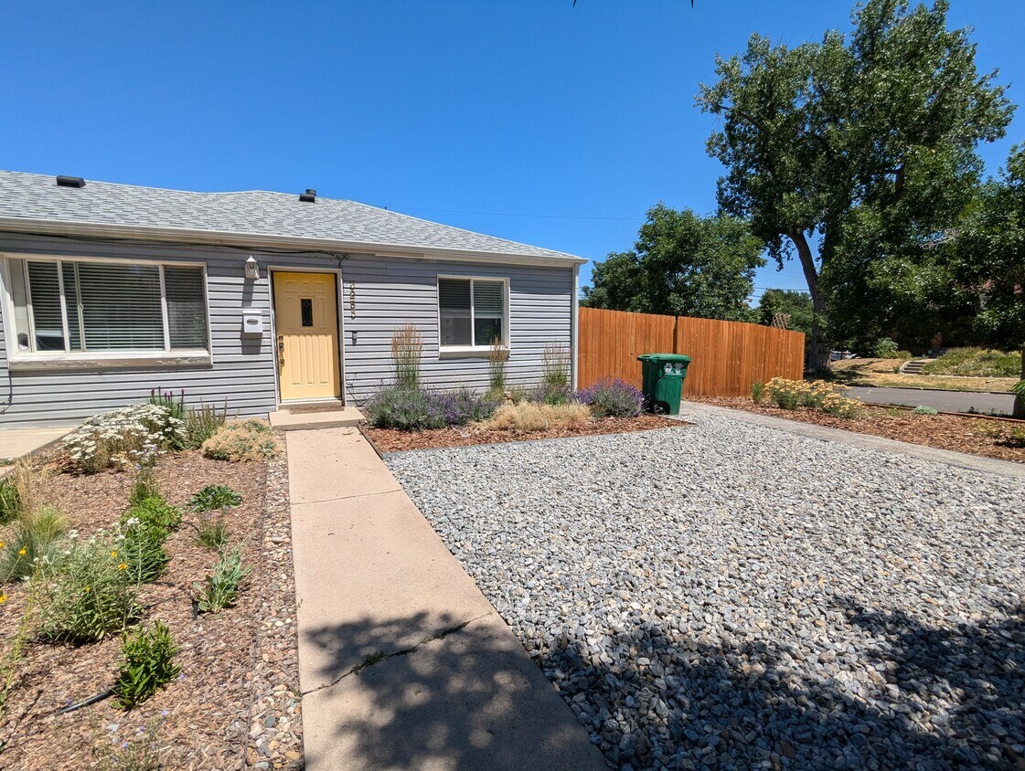Foto principal - 3255 Clayton St