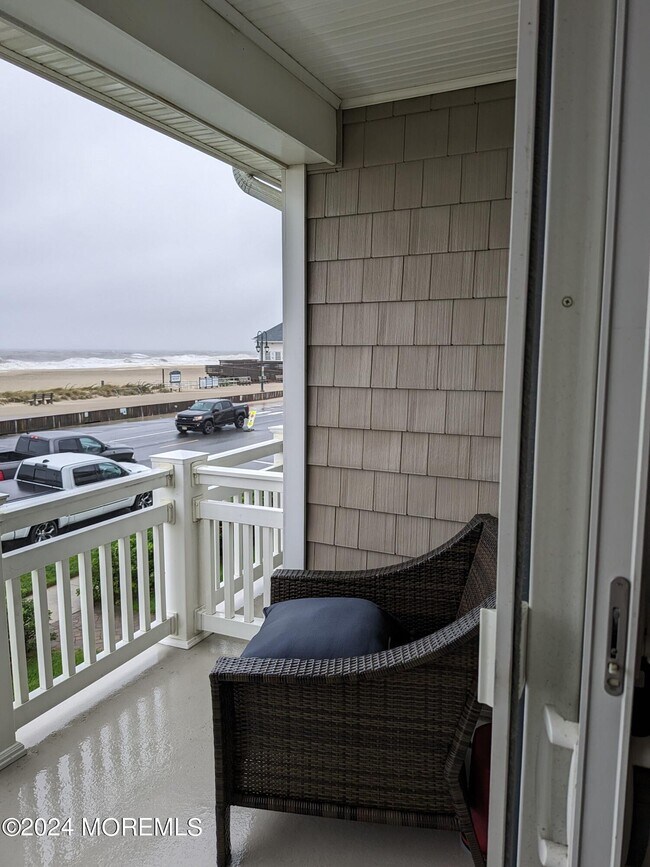 Foto del edificio - 407 Ocean Ave N