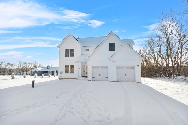 Foto del edificio - OPEN HOUSE 4/12/25, SAT 10am - 1pm New Con...