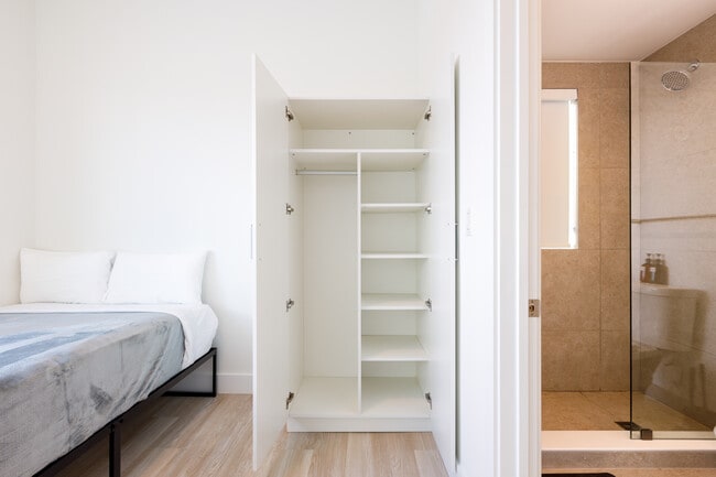 Building Photo - Saffron Apartments (Furnished Rooms)