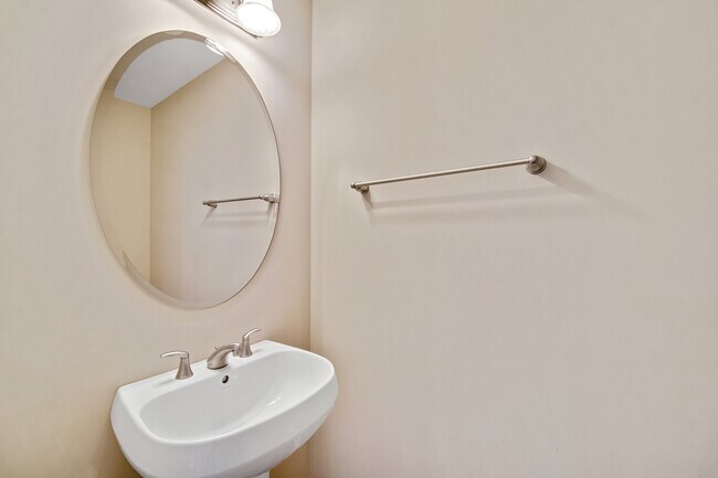 Foto del edificio - 111 Creekbend Ct