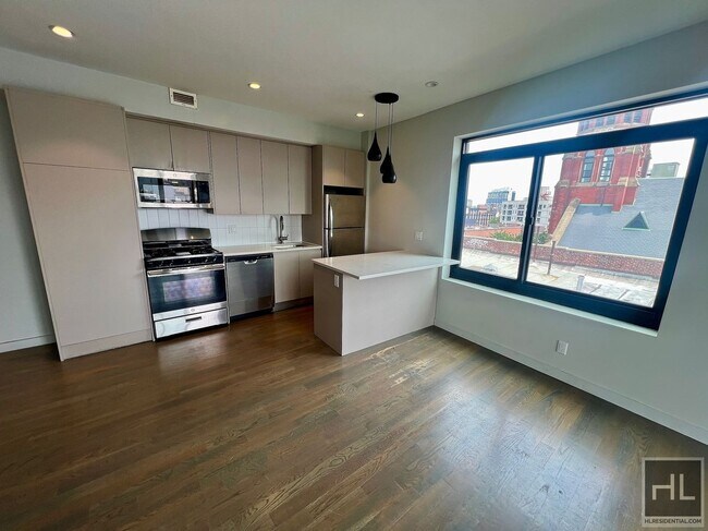 Foto del edificio - Modern Bright 2BR 1BA w/ Balcony & Soaring...