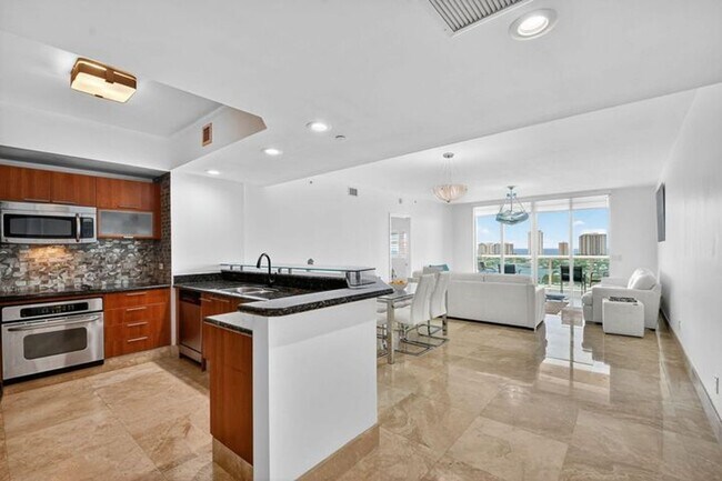 Photo - 2640 Lake Shore Dr House