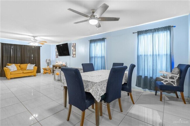 Foto del edificio - 2216 Llano Grande Ln