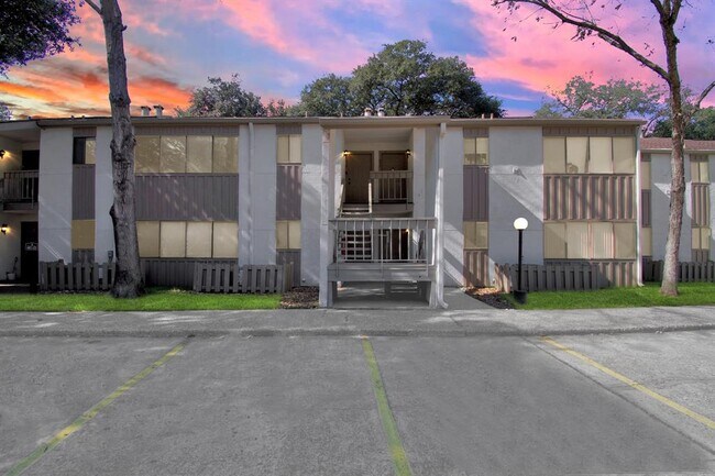 Building Photo - 12100 Melville Dr