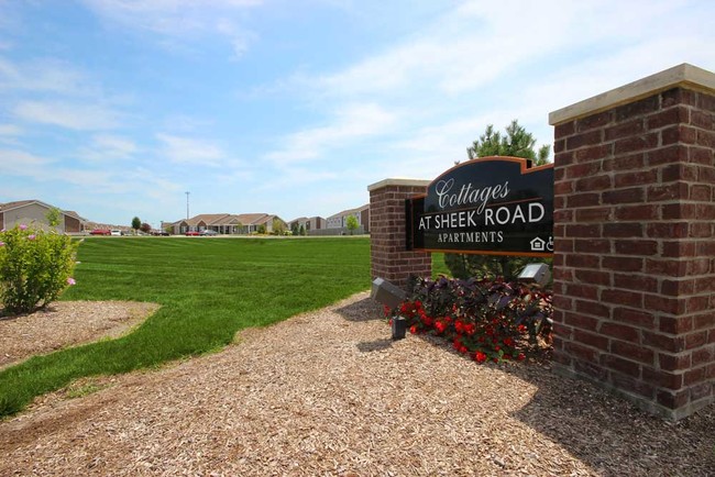 Cottages at Sheek Road - Un magnífico complejo para adultos mayores en Greenwood, Indiana - Cottages at Sheek Road Apartments