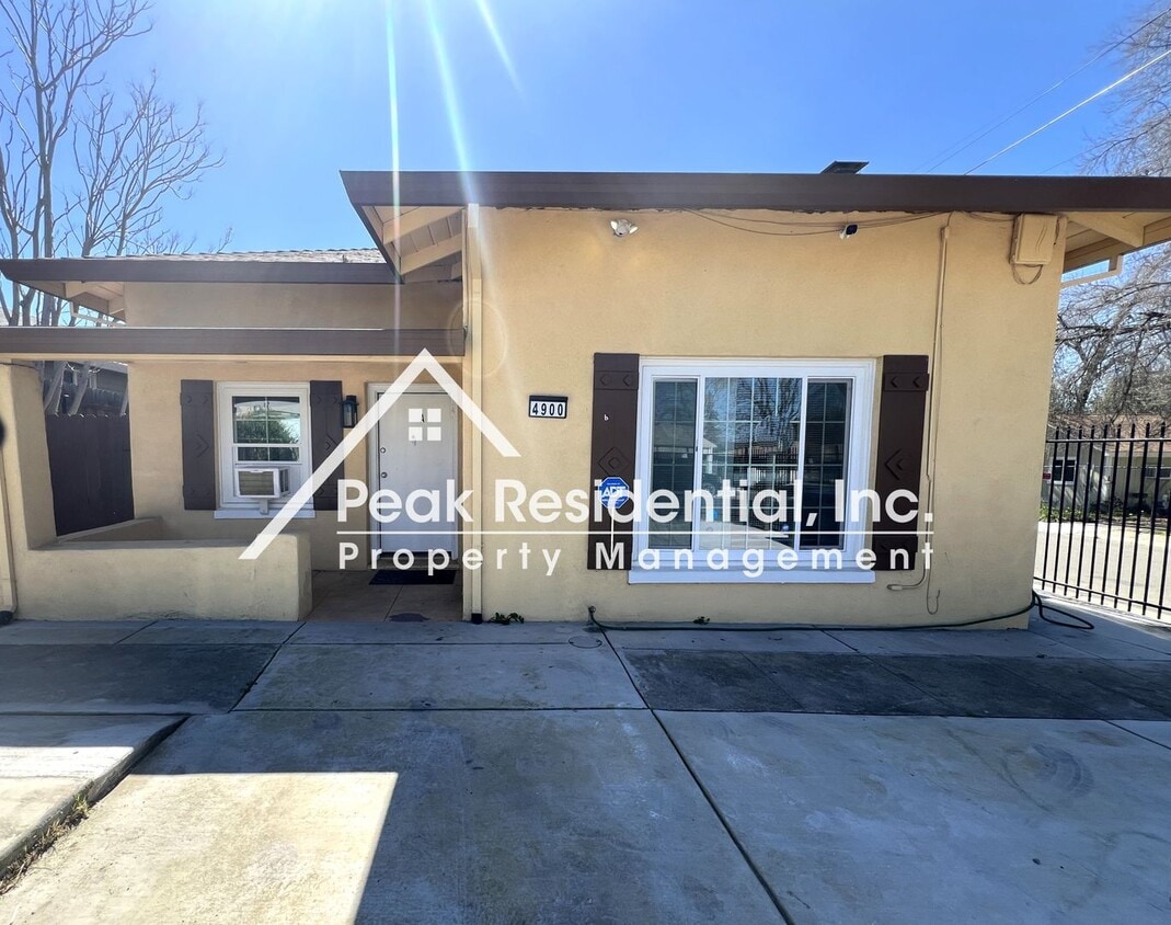 Primary Photo - Charming 2bd/1ba Duplex- 5 Minutes From UC...