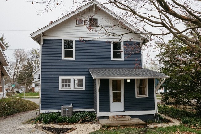 Building Photo - 442 Aqueduct St