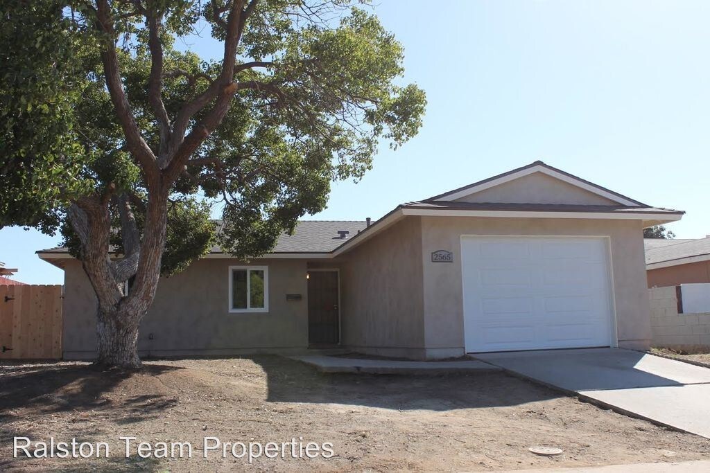 Primary Photo - 4 br, 2 bath House - 2565 Elm Ave