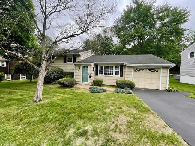 Building Photo - 97 Pepperidge Cir