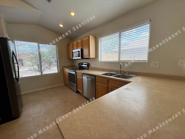 Foto del edificio - BEAUTIFUL 3 BEDROOM 2 BATHROOM HOME IN GOODYEAR