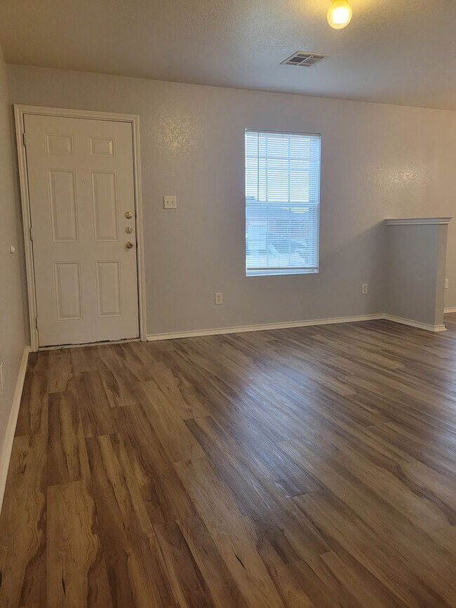 Foto del edificio - Great 5 bedroom in Killeen for even BETTER...