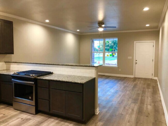 Building Photo - 106 Castro