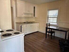 Building Photo - 184 Winthrop St