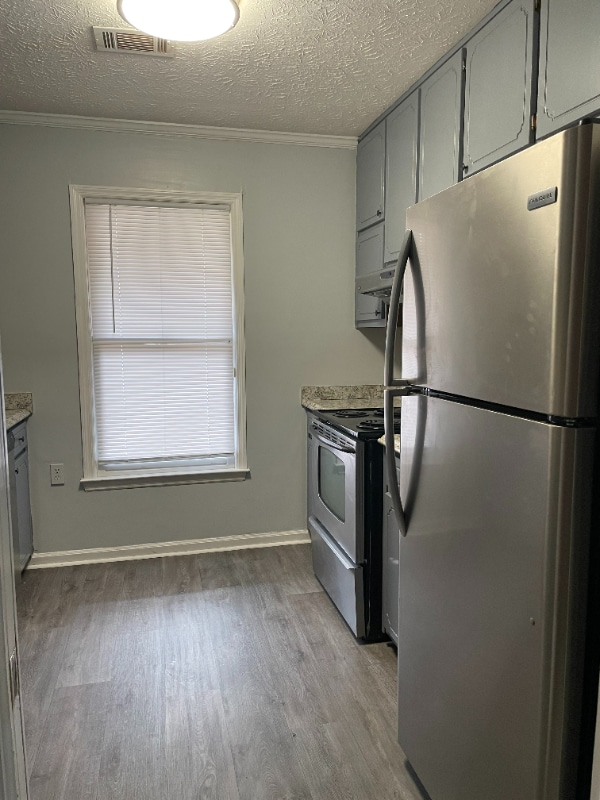 Building Photo - 8058 Woodlake Dr