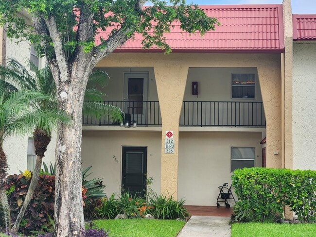 Building Photo - 314 Lake Dora Dr