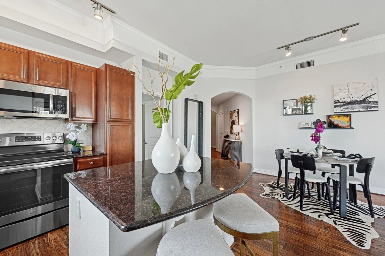 Foto principal - City Living with a Touch of Luxury!