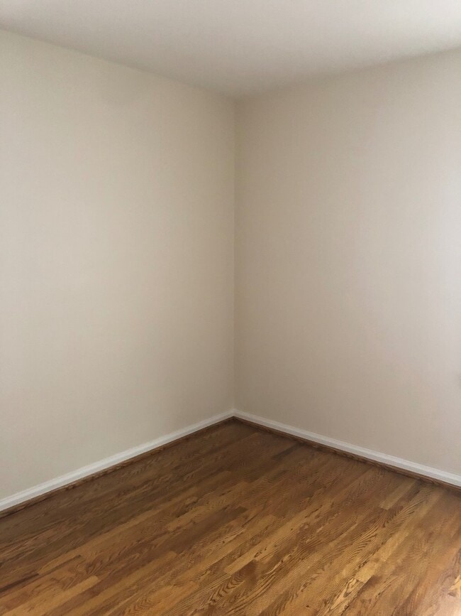 Building Photo - 3 bedroom - 2 bathroom - $1,595 - Dearborn