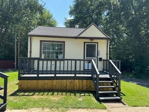1174 Youngstown Rd SE