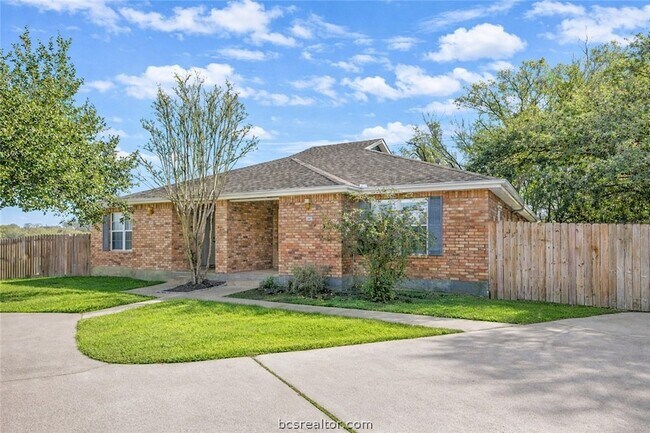 Foto del edificio - 2419 Brittain Ct