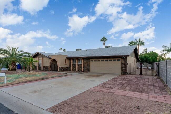 Foto del edificio - 7439 E Ed Rice Ave