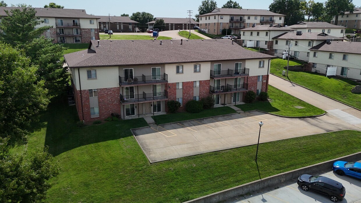 Building Photo - 823 Southwest Blvd