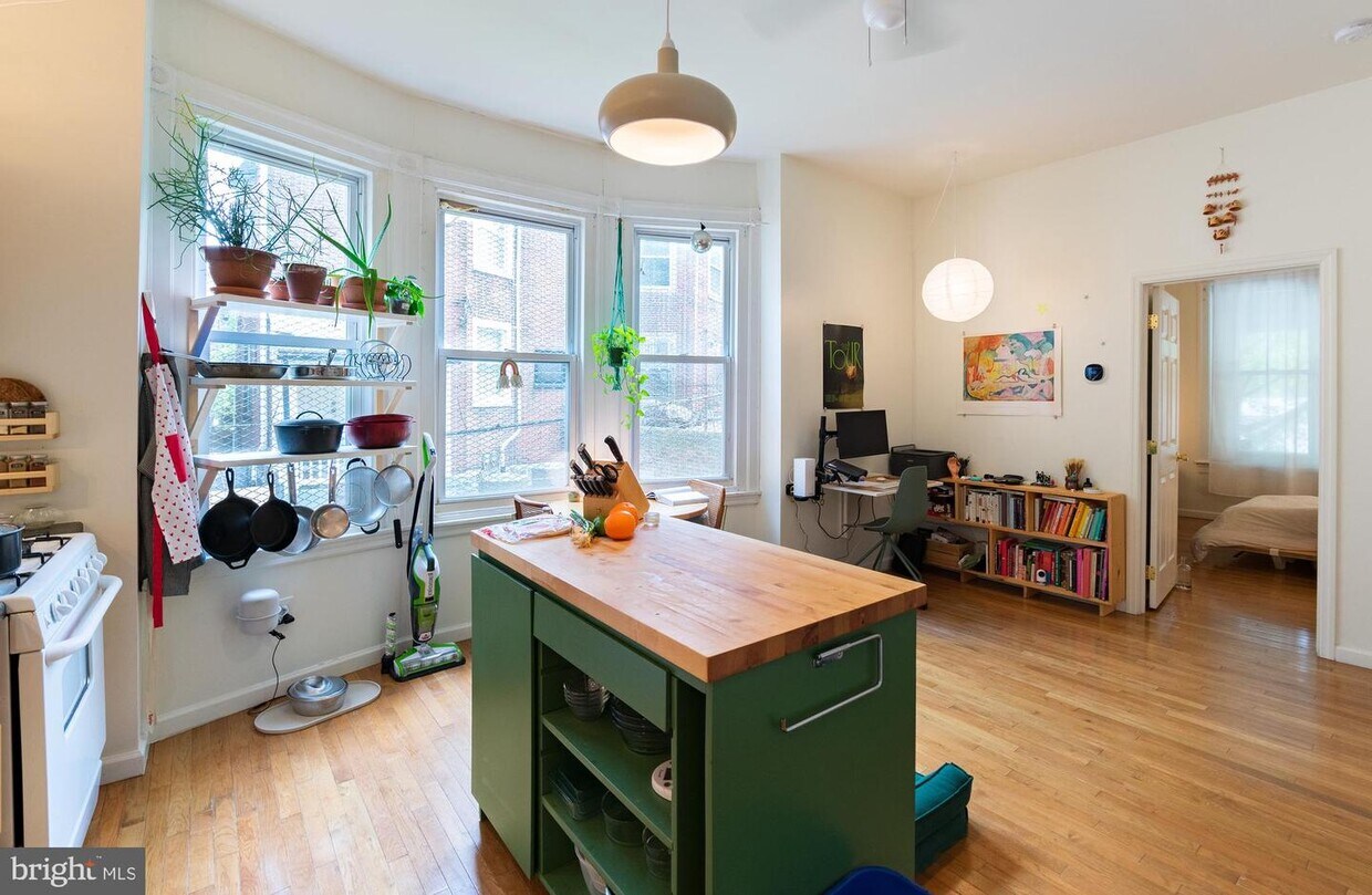 Primary Photo - 4813 Walton Ave