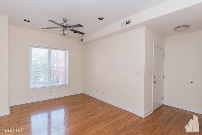Building Photo - 854 W Cornelia Ave