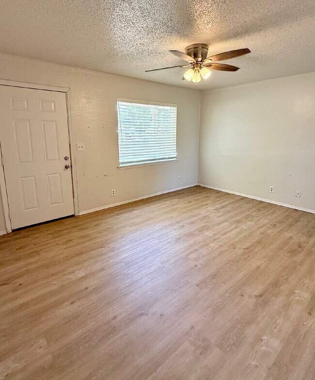 Foto del edificio - Inviting Mustang Gem with Spacious Kitchen...