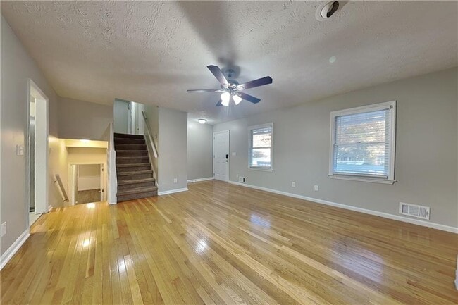 Building Photo - 2201 Whitebluff Way