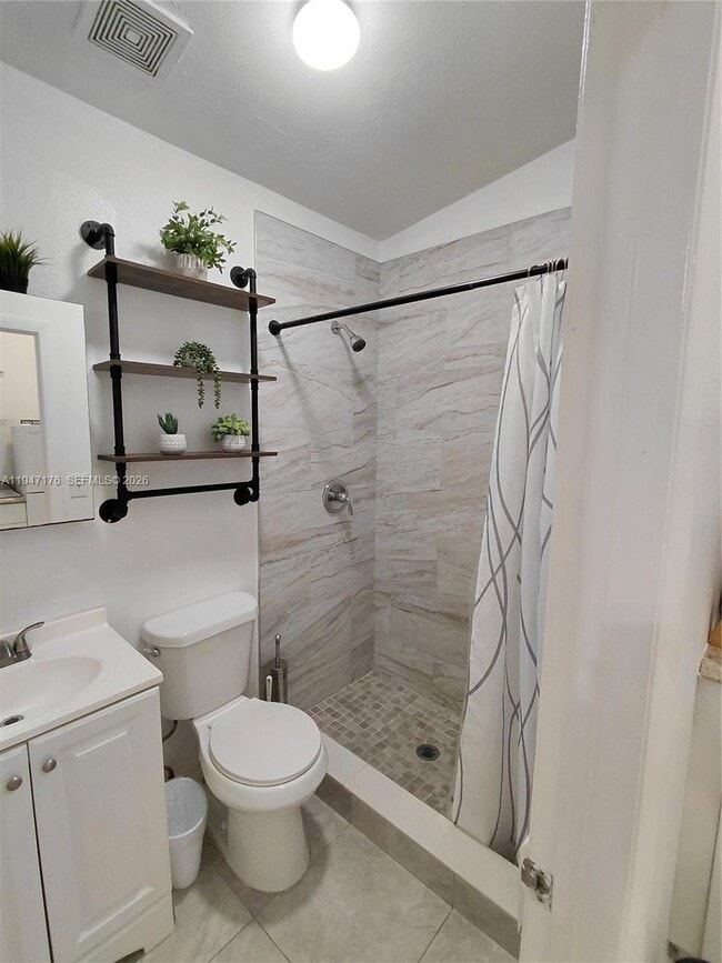 Foto del edificio - 1050 NE 82nd St