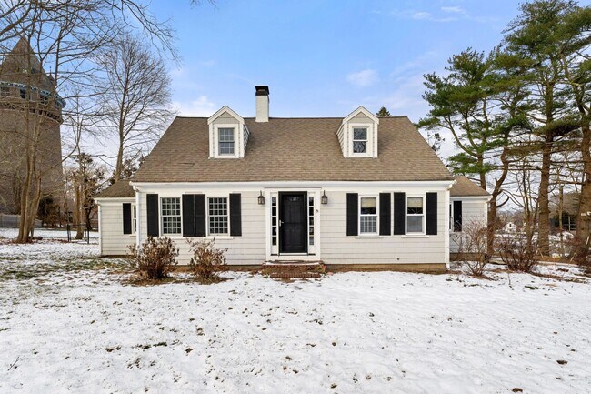 Foto del edificio - 320 First Parish Rd