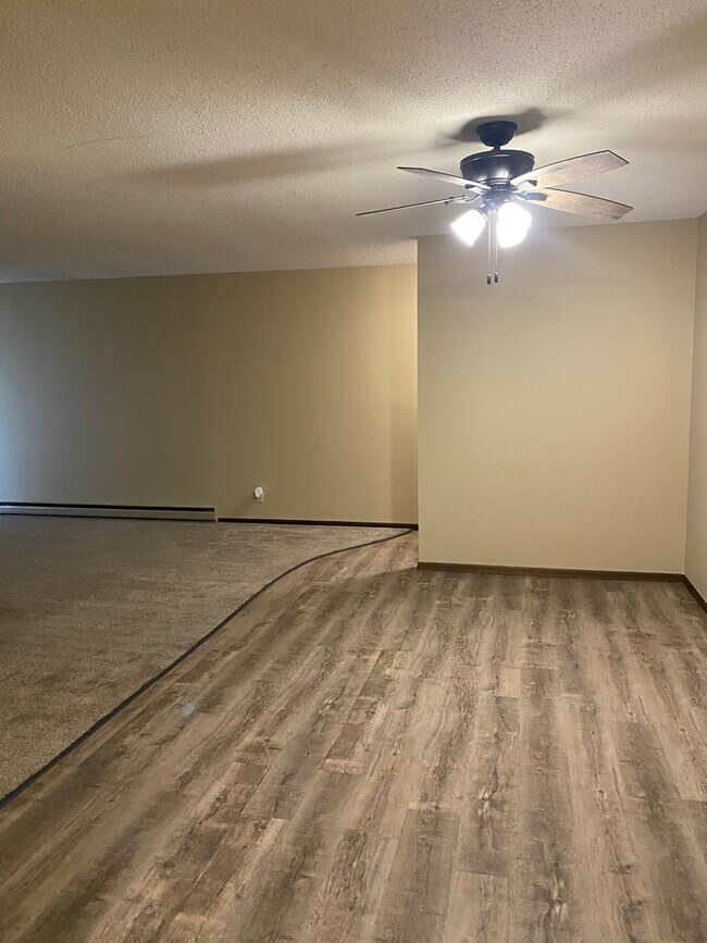 Dining/Living Room - 800 W Benton St