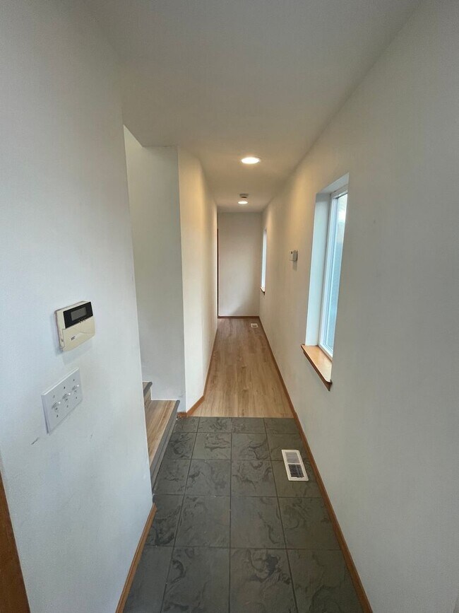 Building Photo - West Seattle Single Family Home - Close To...