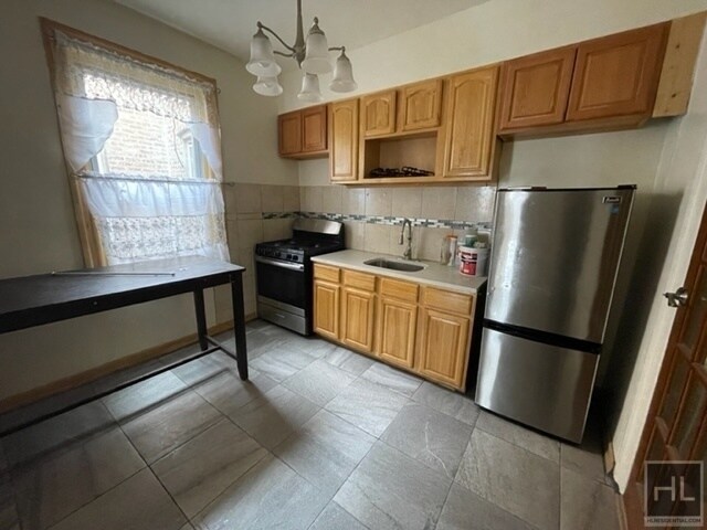 Building Photo - Amazing Spacious 4 Bedroom Home In East Fl...