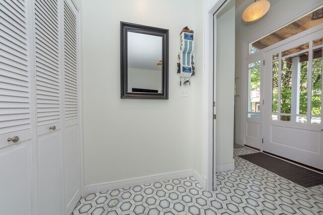 Foto del edificio - 2947 W Lyndale St