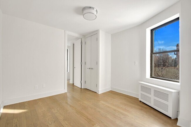 Foto del edificio - 414 W 49th St