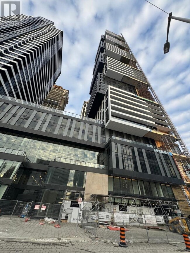 Photo du bâtiment - 4015 The Exchange