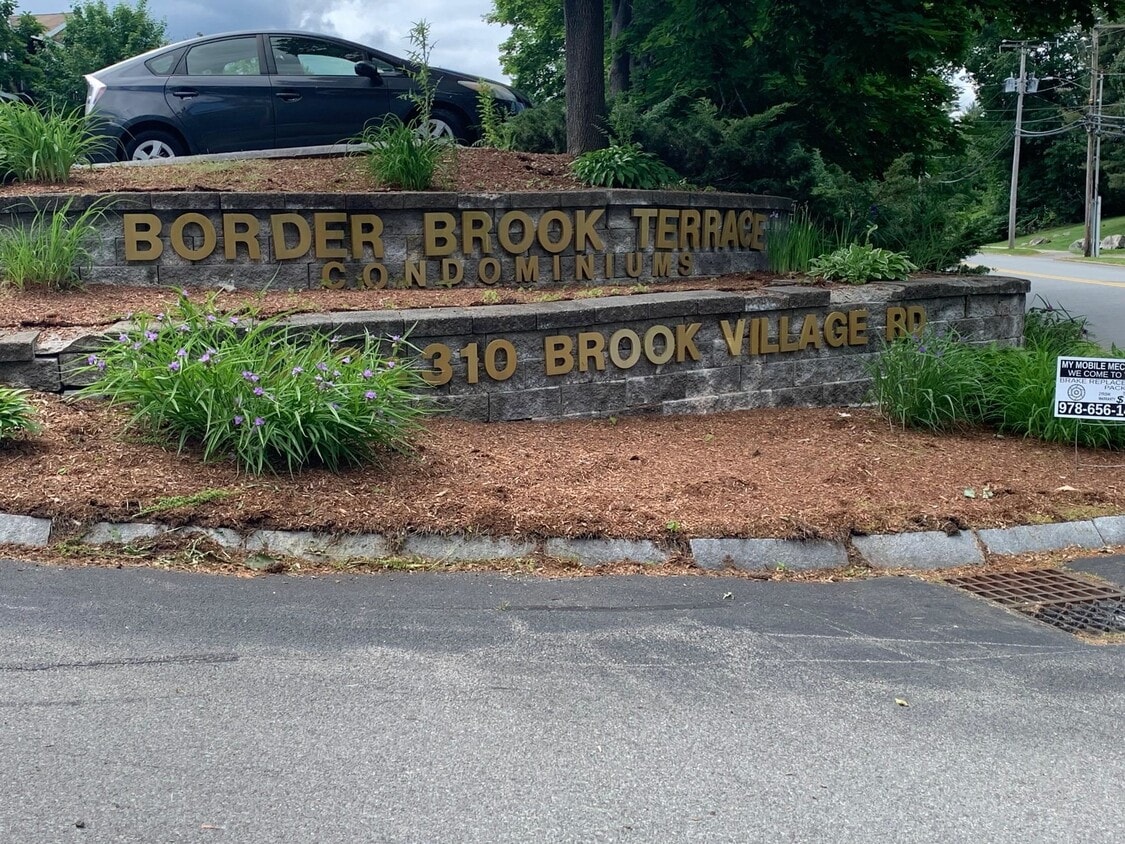 Primary Photo - 310 Brook Village Rd