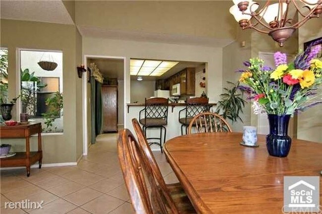 Building Photo - 1145 Cabrillo Park Dr