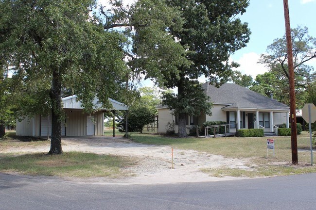 Building Photo - 107 CR 3802 Hawkins
