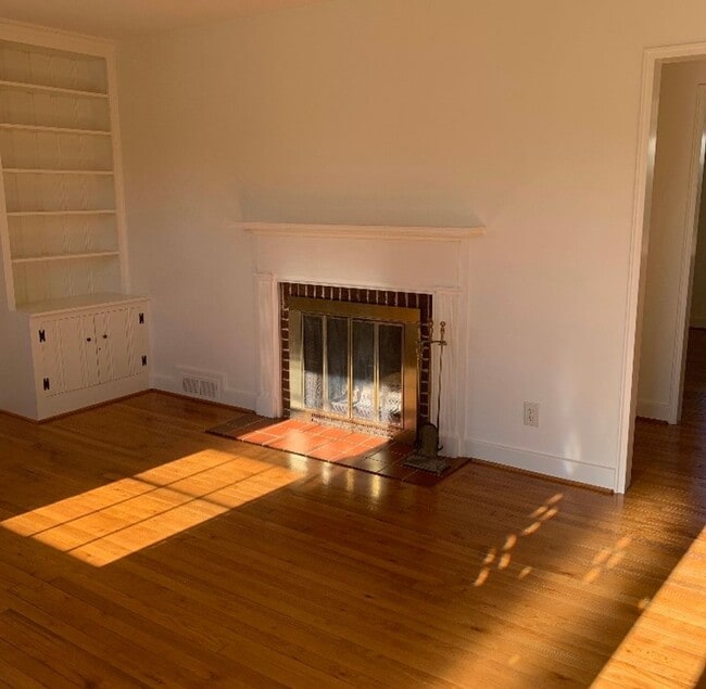 Foto del edificio - Charming three-bedroom in Irving Park area