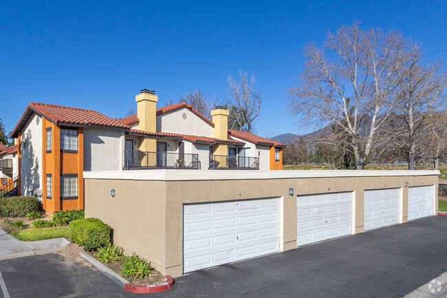 Garages - Acacia Park Apartments